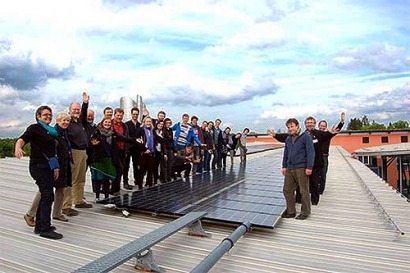 ¿Cómo puede una comunidad invertir en energías renovables?