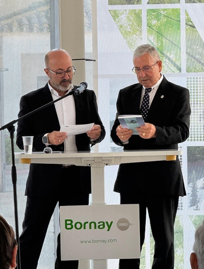Juande y Juan Bornay, en el acto de homenaje celebrado ayer en Castalla (Alicante)