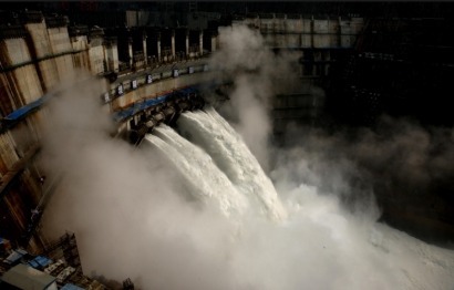 El viento y el agua abaratan el precio de la electricidad en abril un 46,8%