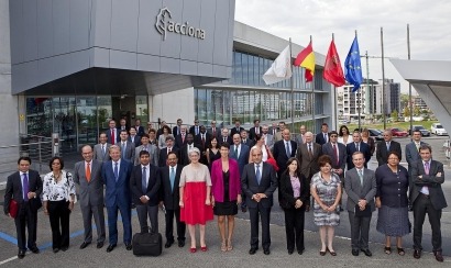 Embajadores de 37 pa&iacute;ses visitan Acciona en Navarra