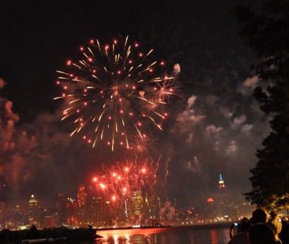 The Renewable Energy Magazine team wishes you all the best in 2014