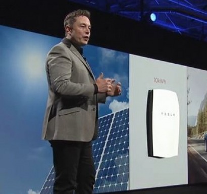 Elon Musk unveils plan to create solar-powered batteries for home and office