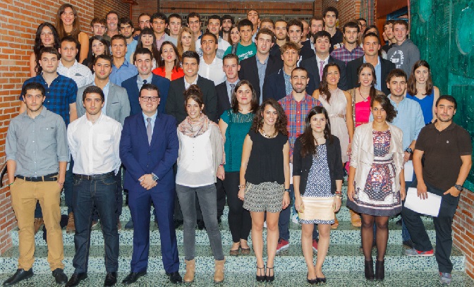 Primera promoción Grado en Energías Renovables Escuela Universitaria de Eibar Primera promoción Grado en Energías Renovables Escuela Universitaria de Eibar