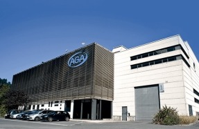 AGA cumple 60 años y lo celebra renovando con Schneider Electric su acuerdo de colaboración