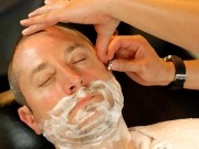 Cuando las barbas de tu vecino veas pelar…