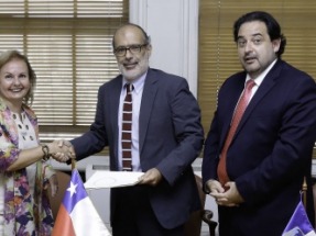 El Gobierno firma con el BID un crédito por 100 millones de dólares para desarrollar un programa de energía sostenible