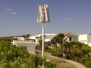 Kliux instala un sistema híbrido eólico y fotovoltaico en un golf resort de Andalucía