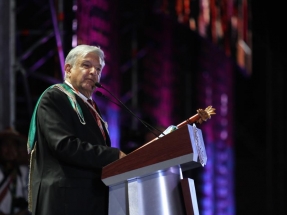 Asume López Obrador como presidente y se para una licitación de renovables