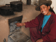 Casas térmicas y cocinas mejoradas para combatir el friaje en zonas altoandinas