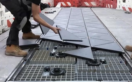 El suelo piezoeléctrico transforma cada pisada en electricidad limpia