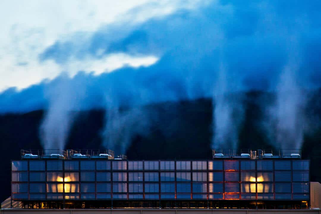 Las cinco grandes organizaciones ecologistas piden límites al agua y la energía que consumen los centros de datos